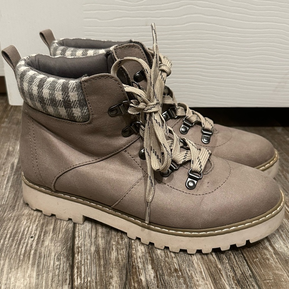 Cliffs by White Mountain Booties Size 8